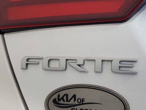 Used 2023 Kia Forte GT-Line w/ GT-Line Technology Package FWD image 8