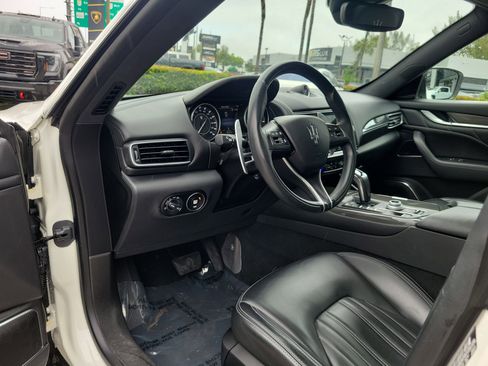 Used 2023 Maserati Levante GT AWD/4WD image 9