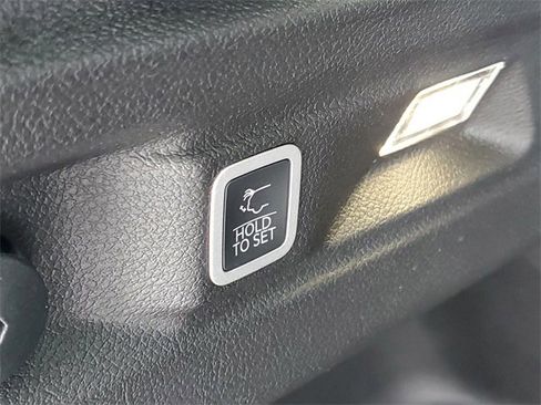 New 2025 Jeep Grand Cherokee L Altitude image 9