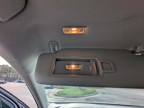 Used 2023 Volkswagen Jetta SE w/ Panoramic Sunroof Package image 27