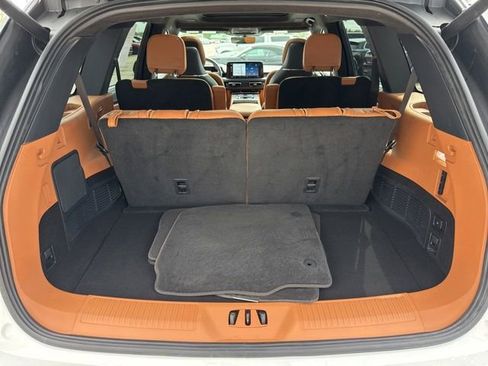 Certified 2025 Lincoln Aviator Black Label AWD/4WD image 15