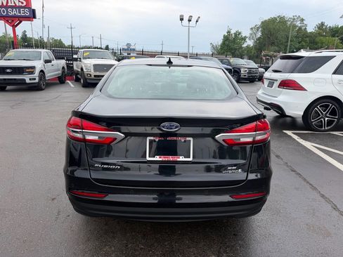 Used 2019 Ford Fusion SE FWD image 6