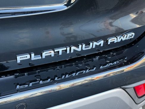 New 2026 Toyota Highlander Platinum image 12