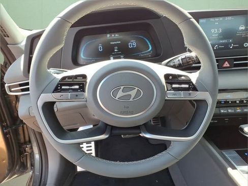 New 2026 Hyundai Elantra SEL Sport FWD image 17
