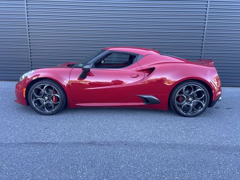Used 2015 Alfa Romeo 4C Coupe w/ Leather Interior Group image 2