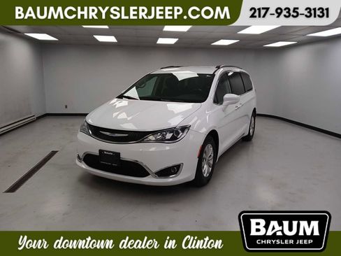 Used 2019 Chrysler Pacifica Touring Plus w/ Cold Weather Group image 1