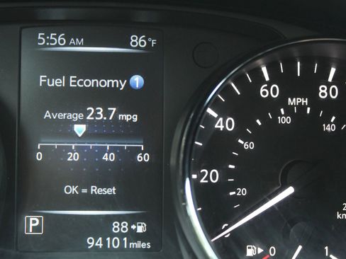 Used 2017 Nissan Rogue SV AWD/4WD image 26