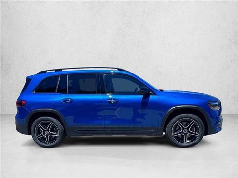 Used 2025 Mercedes-Benz GLB 250 4MATIC image 7