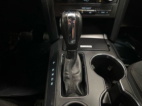 Used 2018 Ford Explorer XLT image 21