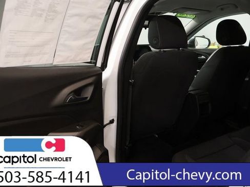 Used 2025 Chevrolet Trax LS FWD image 28