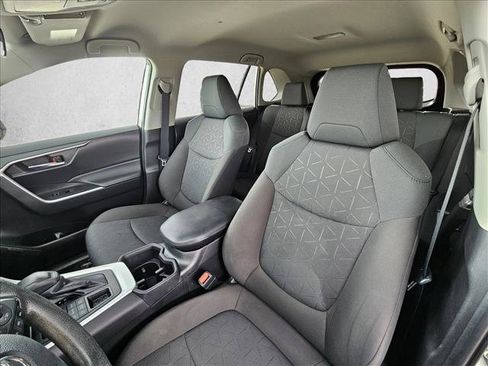 Used 2022 Toyota RAV4 XLE w/ Carpet Mat Package (TMS) AWD/4WD image 11