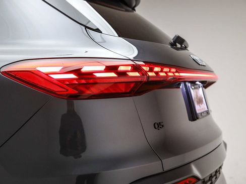 Certified 2025 Audi Q5 Premium w/ Convenience Package AWD/4WD image 12