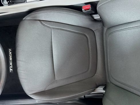 Used 2023 Hyundai Tucson SE FWD image 19
