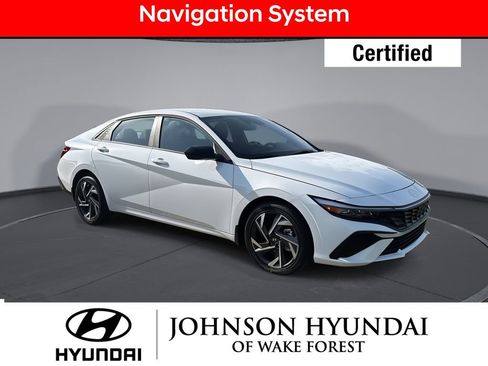Used 2025 Hyundai Elantra SEL image 1