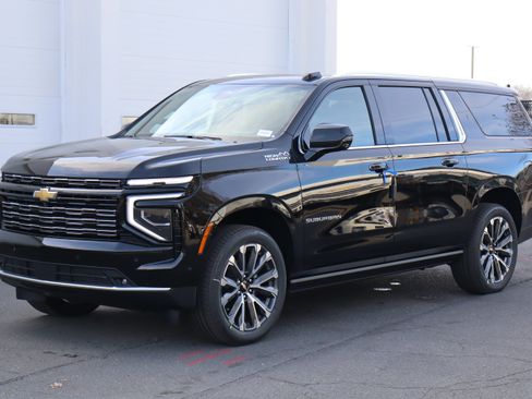 New 2026 Chevrolet Suburban High Country image 3