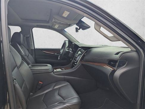Used 2017 Cadillac Escalade Luxury RWD image 15