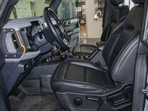 Used 2023 Ford Bronco Badlands w/ Sasquatch Package AWD/4WD image 8