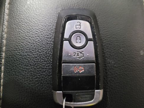 Used 2019 Ford Fusion SE FWD image 32