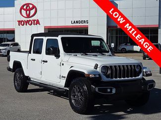 Used 2024 Jeep Gladiator Sport video 1