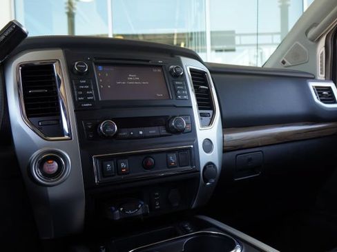 Used 2017 Nissan Titan SL RWD image 19