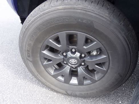 Used 2023 Toyota Tacoma SR5 AWD/4WD image 36