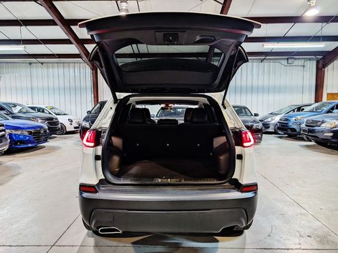 Used 2022 Jeep Cherokee Latitude Lux FWD image 19