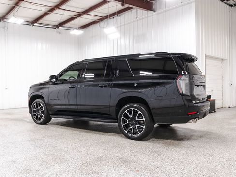 Used 2026 Chevrolet Suburban RST w/ Comfort Package AWD/4WD image 4