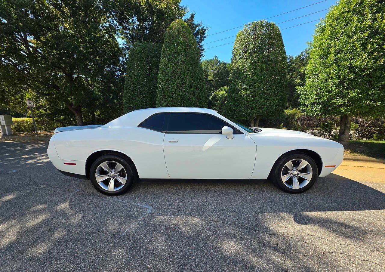 Used 2020 Dodge Challenger SXT RWD image 6