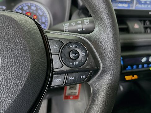 Used 2020 Toyota RAV4 LE image 17