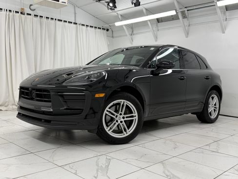 Certified 2025 Porsche Macan AWD/4WD image 6