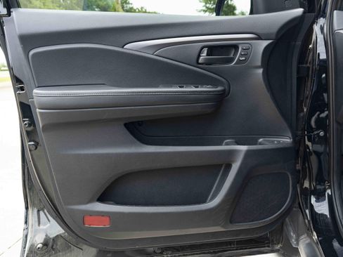 Used 2025 Honda Passport EX-L image 35