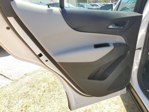 Used 2023 Chevrolet Equinox LS FWD image 15
