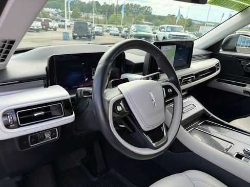 Used 2025 Lincoln Aviator AWD w/ Jet Appearance Package image 14