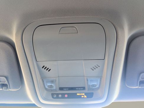 Used 2023 GMC Acadia SLE w/ Driver Convenience Package image 14