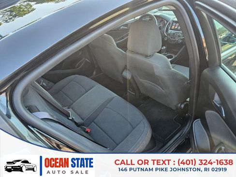 Used 2017 Chevrolet Cruze LT w/ Sun And Sound Package FWD image 12