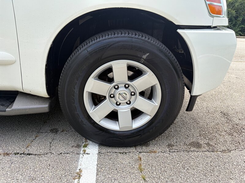 Used 2004 Nissan Armada LE w/ (DVD) Technology Pkg (LE) AWD/4WD image 27