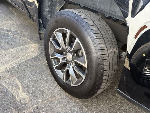 Used 2022 Chevrolet Silverado 1500 LT RWD image 5