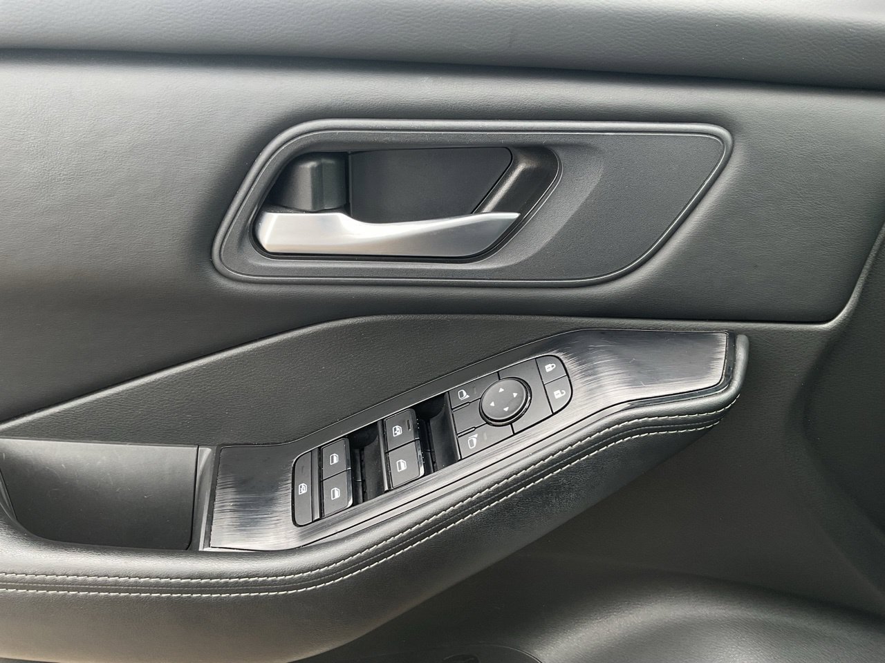 Used 2025 Nissan Rogue SV FWD image 20