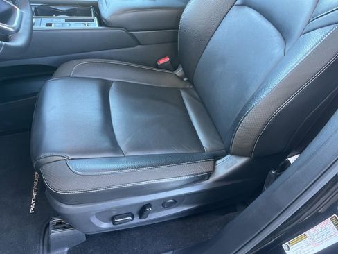 Used 2024 Nissan Pathfinder SL image 7