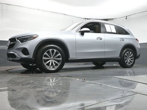 Used 2023 Mercedes-Benz GLC 300 4MATIC w/ Exclusive Trim Package image 36