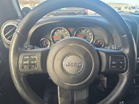 Used 2012 Jeep Wrangler Unlimited Sahara w/ Dual Top Group image 19