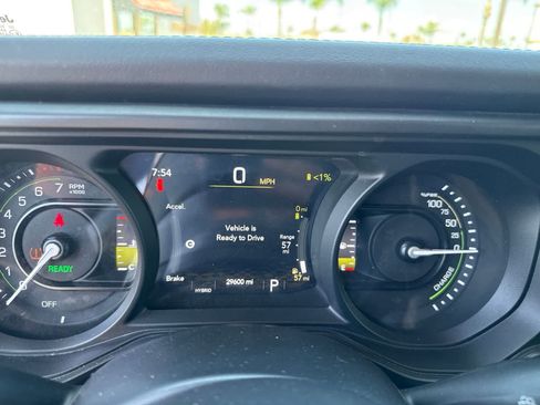 Used 2024 Jeep Wrangler Unlimited Sahara AWD/4WD image 28