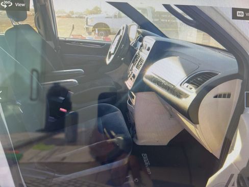 Used 2016 Dodge Grand Caravan SE image 18