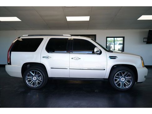 Used 2014 Cadillac Escalade Platinum RWD image 8