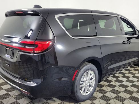 New 2026 Chrysler Pacifica Select image 7