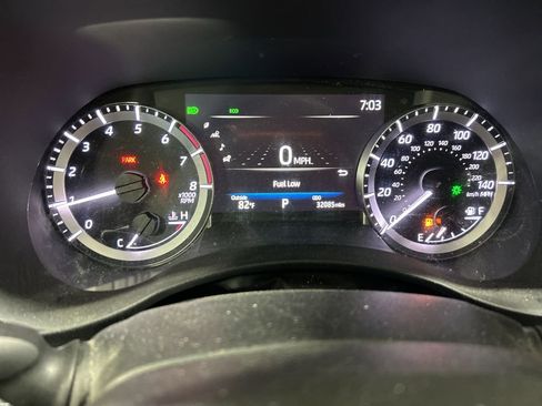 Used 2023 Toyota Highlander LE FWD image 9
