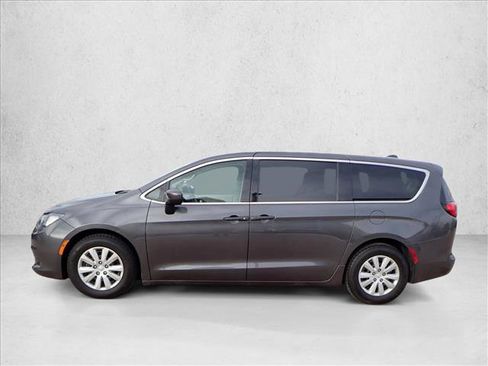 Used 2019 Chrysler Pacifica L image 2