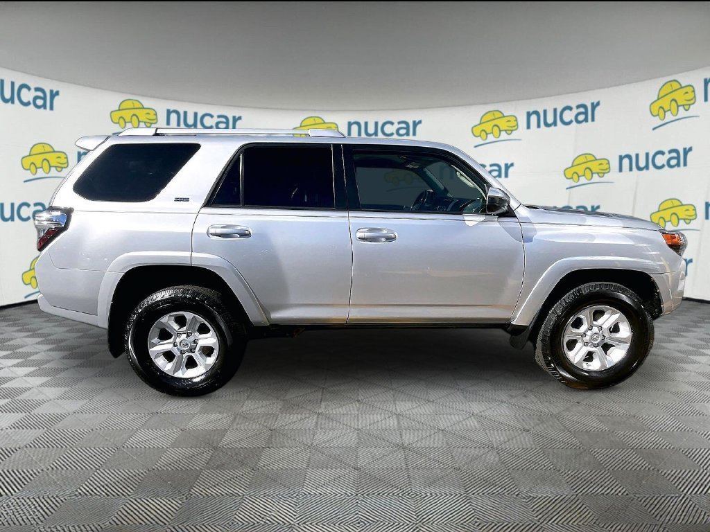 Used 2018 Toyota 4Runner SR5 AWD/4WD image 8