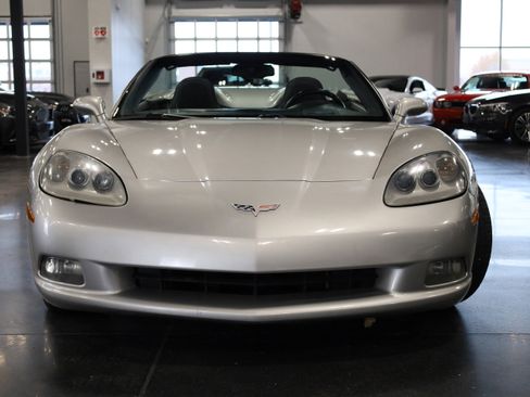 Used 2005 Chevrolet Corvette Convertible w/ Preferred Equipment Group image 2