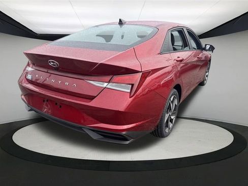 Used 2023 Hyundai Elantra SEL w/ Convenience Package image 7